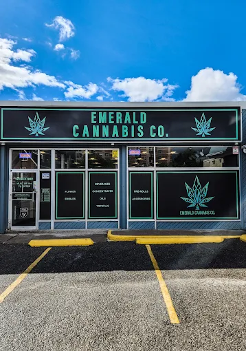 Emerald Cannabis Co. (Barrie) store front