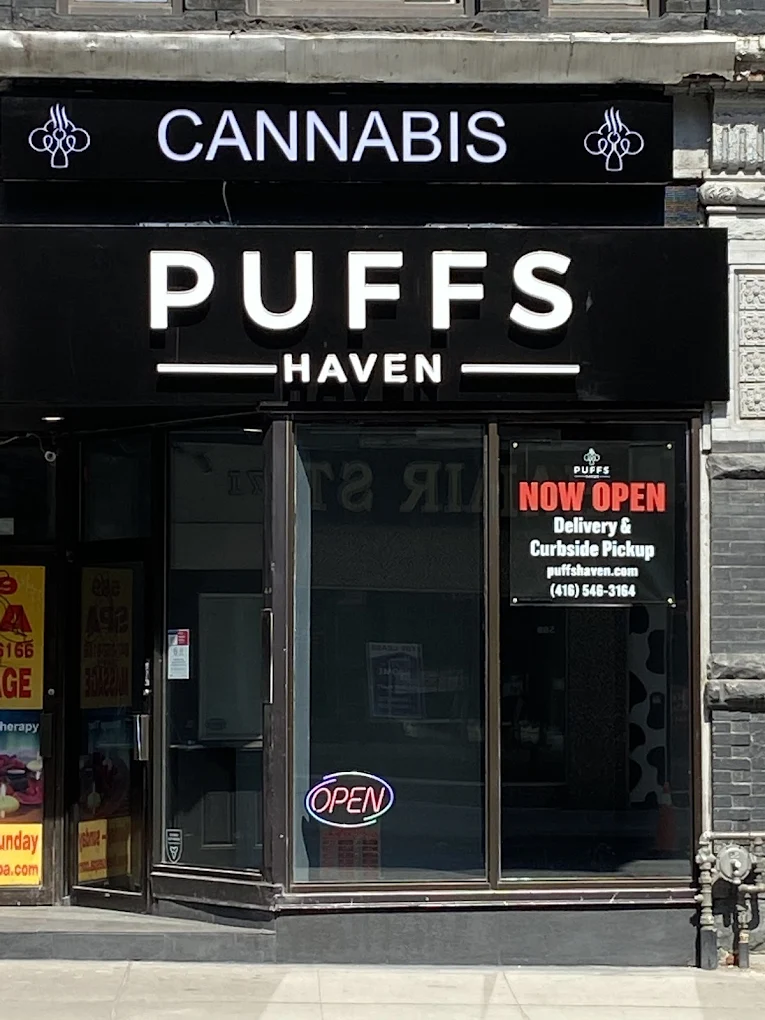 puffs haven store front