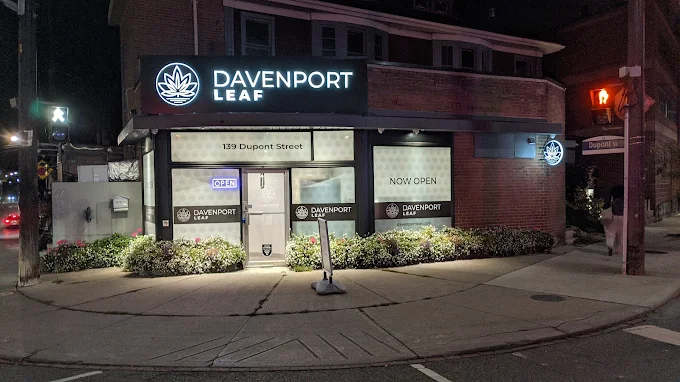 Davenport Leaf store front