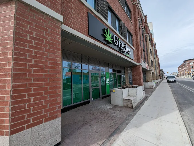 Giggles Cannabis store front