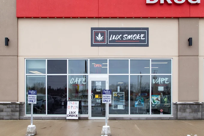 Lux Smoke - Lux Smoke store front