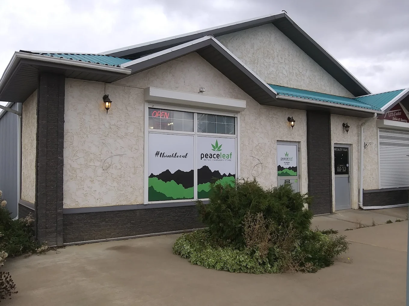 Cannabis 4 Less - Cannabis 4 Less - High Prairie store front