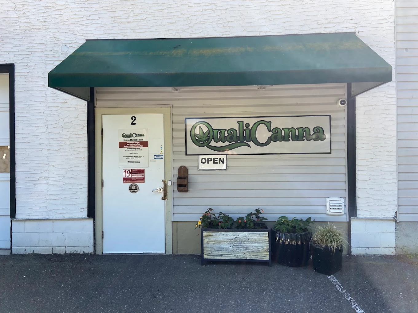 QualiCanna - QualiCanna store front