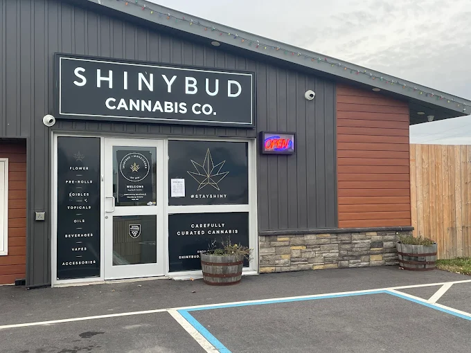 High Cannabis - High Cannabis - Morrisburg store front