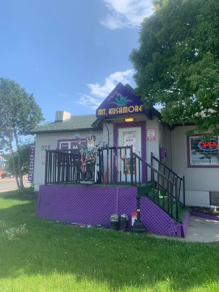 Mt Kushmore - Mt Kushmore store front