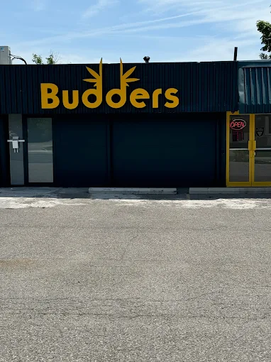 Budders - Mississauga store front