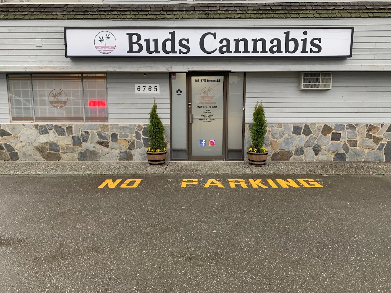 Buds Cannabis - Saanichton store front