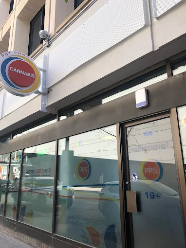 Parrot Pot Shop - Carlton store front