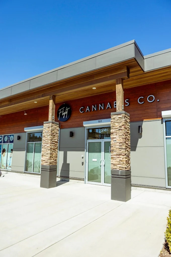 Flight Cannabis - Flight Cannabis - Nanaimo store front