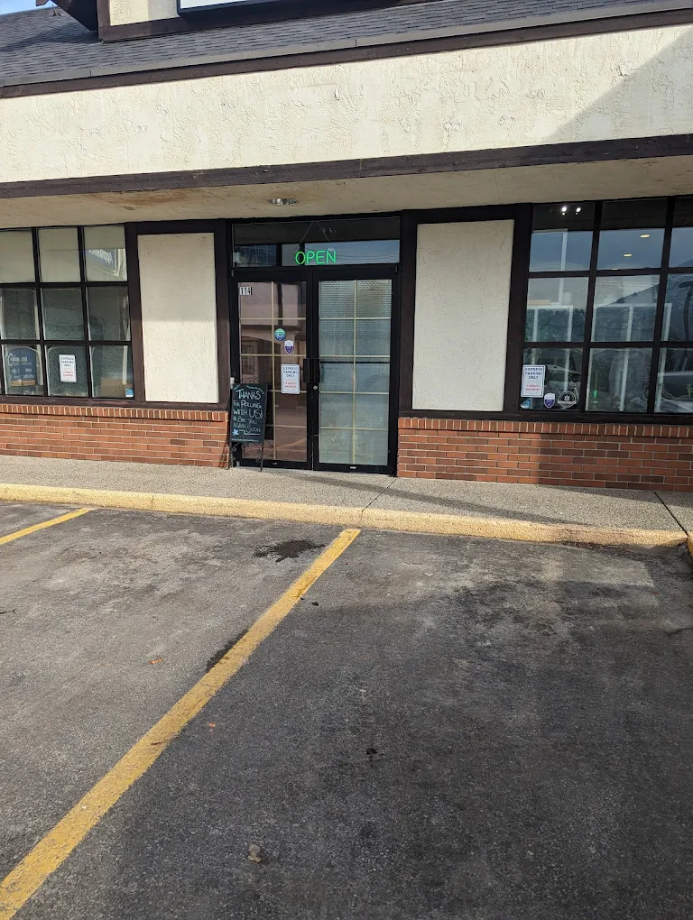 Green Leaf Cannabis - Green Light Cannabis - Penticton store front