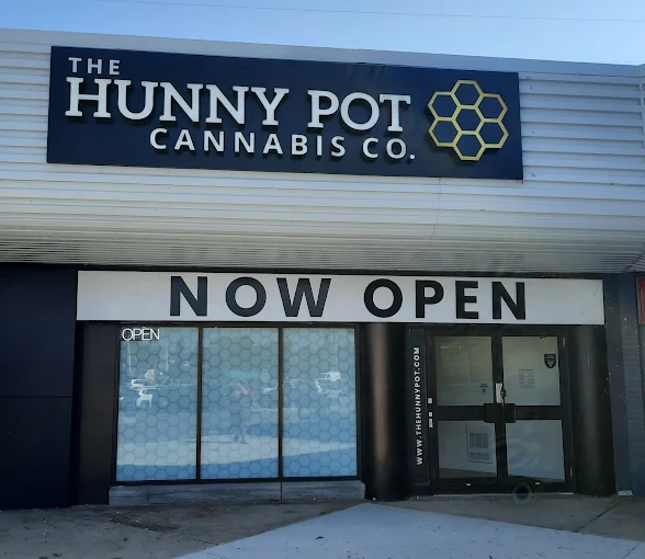 Hunny Pot Cannabis - Hunny Pot Cannabis - Burlington Heights Plaza store front