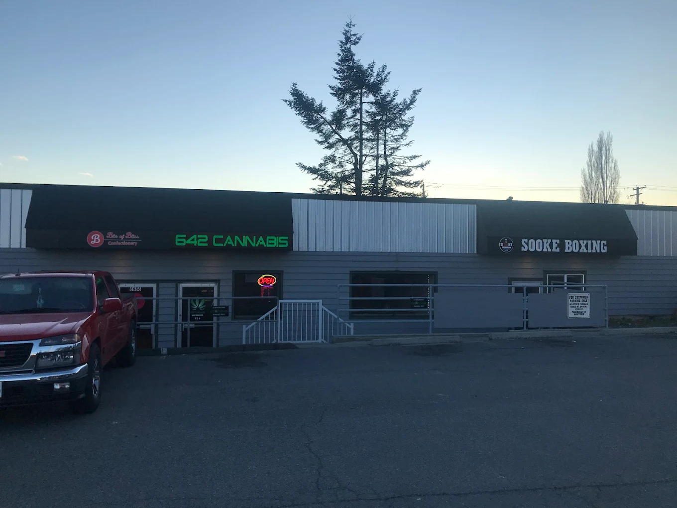 642 Cannabis - 642 Cannabis store front