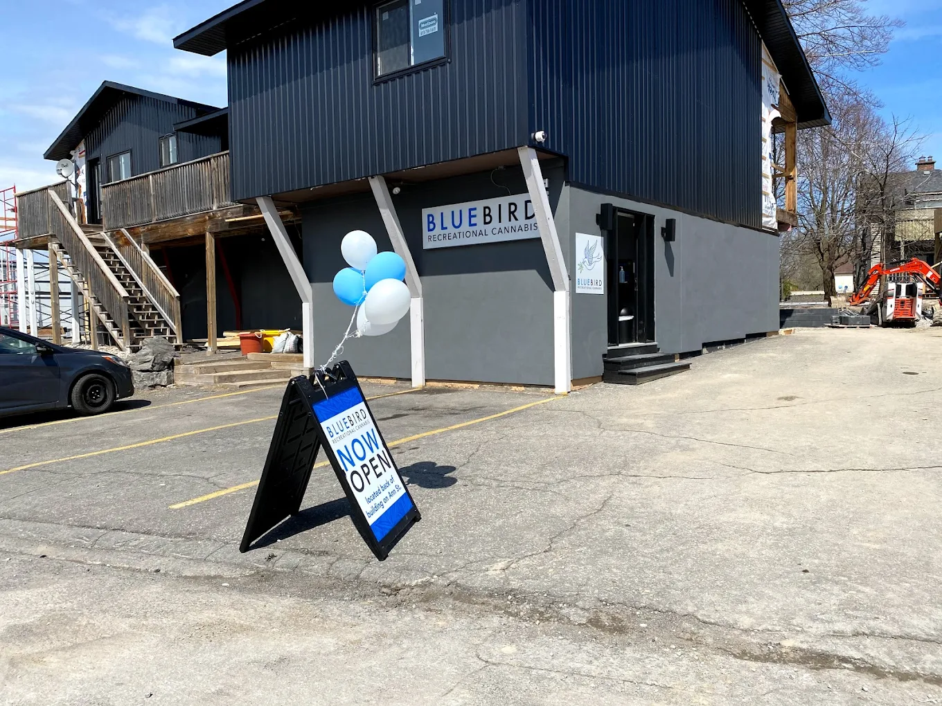 BlueBird Cannabis - Manotick store front