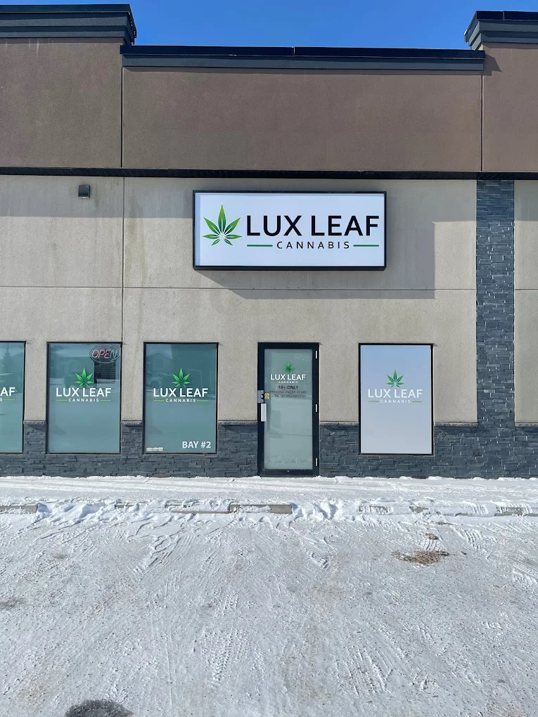 Lux Leaf - Lux Leaf - Penhold store front