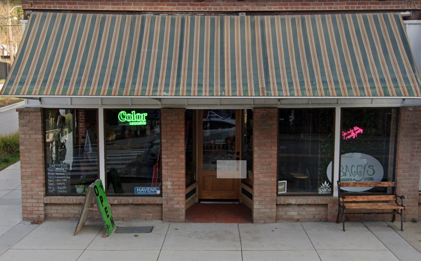 Baggy's Cannabis - Baggy's Cannabis - Greenwood store front