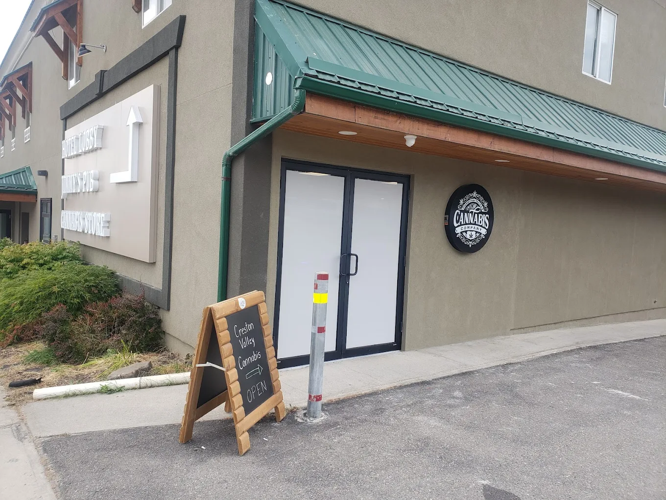 Creston Valley Cannabis - Creston Valley Cannabis store front