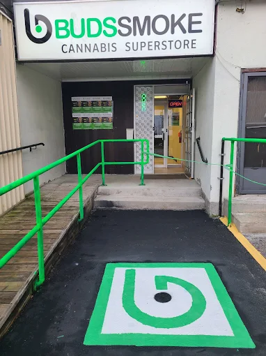 BUDSSMOKE - North Bay store front