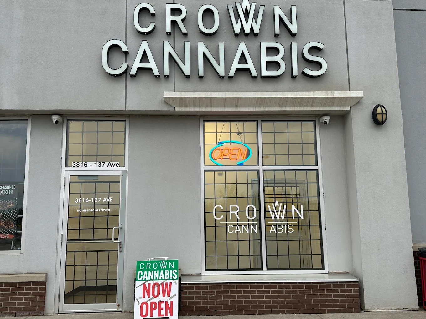 Crown Cannabis - Crown Cannabis - Clareview store front