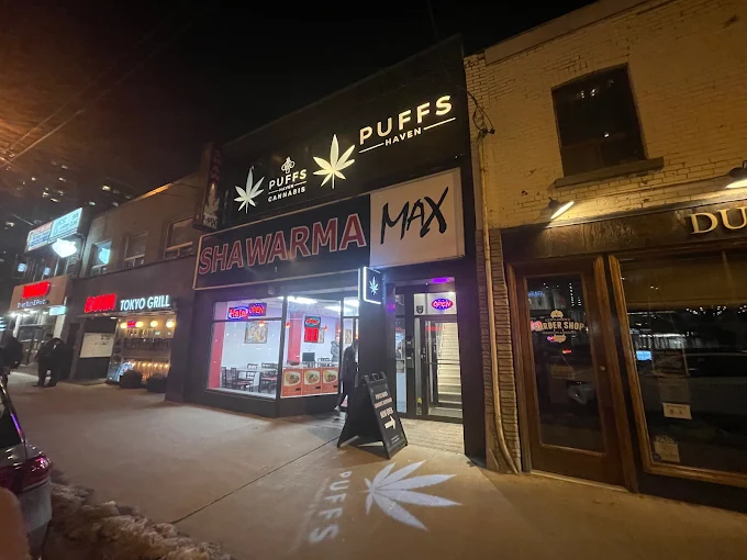 Puffs Haven - Yonge & Express store front
