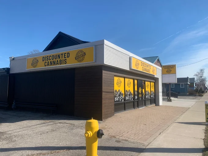 Discounted Cannabis - Discounted Cannabis - Chatham store front
