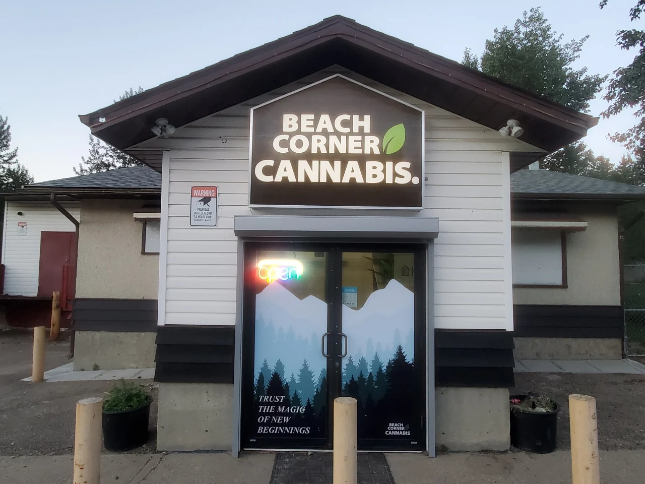 Beach Corner Cannabis - Beach Corner Cannabis store front