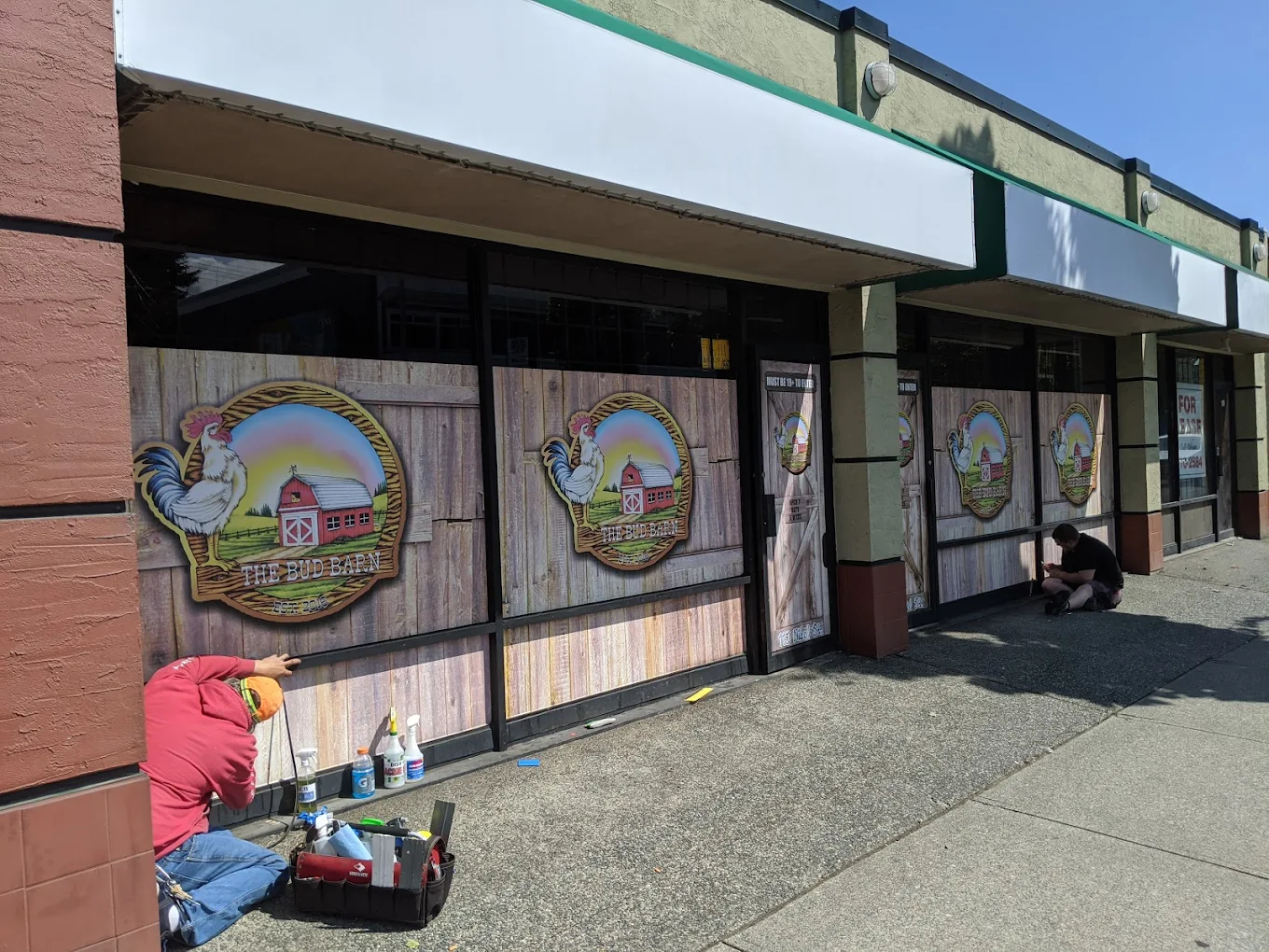 Bud Barn Cannabis - Bud Barn Cannabis - Nanaimo store front