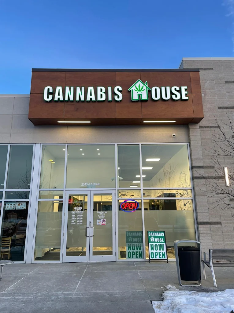 Cannabis House - Cannabis House - Tamarack store front