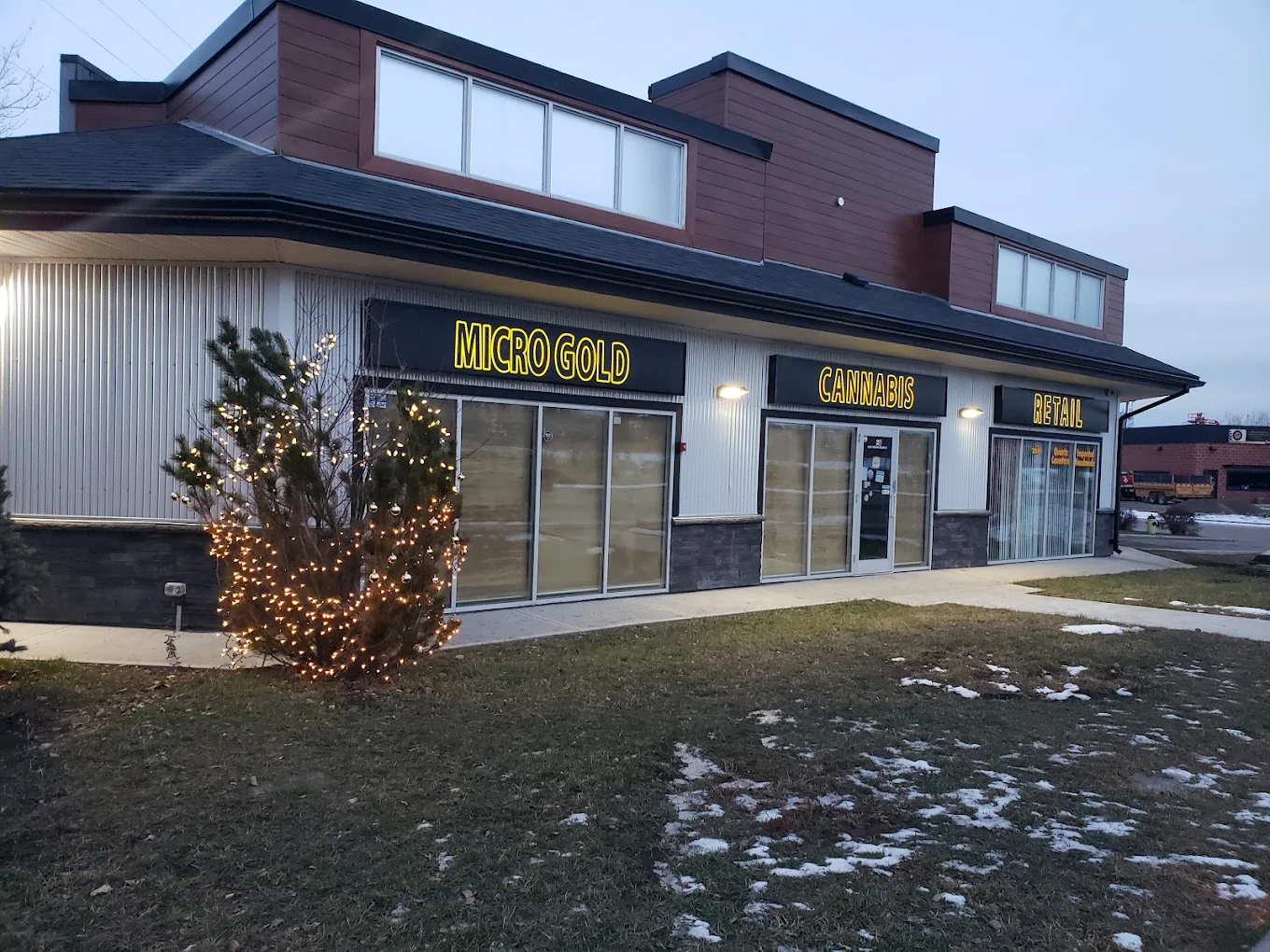 Micro Gold Cannabis - Micro Gold Cannabis - Okotoks store front