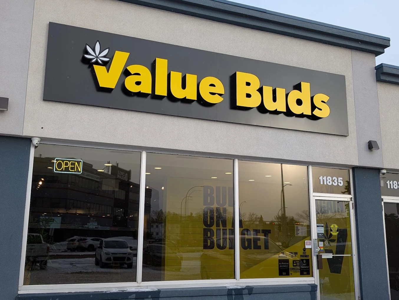 Spiritleaf - Spiritleaf - Sherbrooke store front