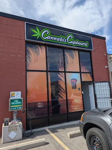 Cannabis Cupboard - Cannabis Cupboard - Paris store front