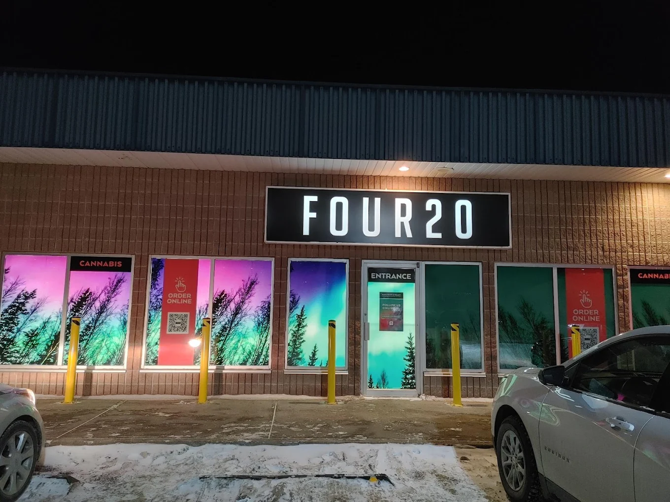FOUR20 - FOUR20 - Varsity Village store front
