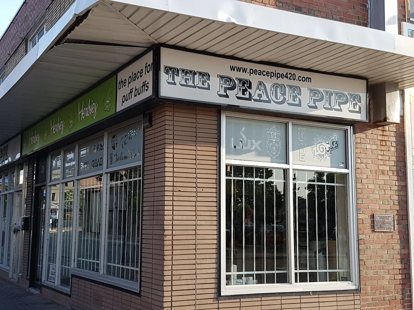 The Peace Pipe - The Peace Pipe - Oshawa store front