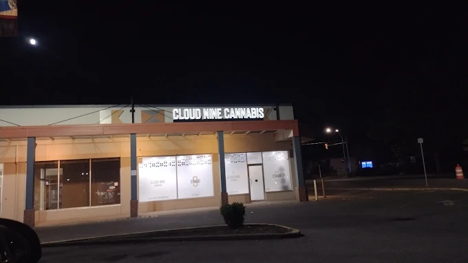 Cloud Nine Cannabis - Cloud Nine Collective Inc. - Saanich store front