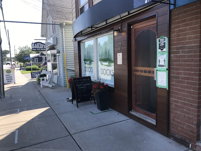 Docks Cannabis - Docks Cannabis - Bobcaygeon store front