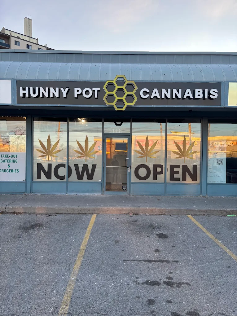 Hunny Pot Cannabis - Hunny Pot Cannabis - Oshawa store front
