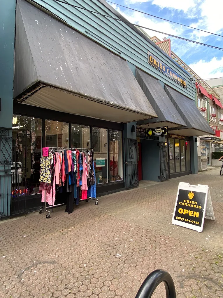 Criss Cannabis - Criss Cannabis store front