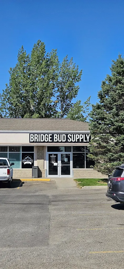 Bridge Bud Supply - Bridge Bud Supply - Lethbridge West store front