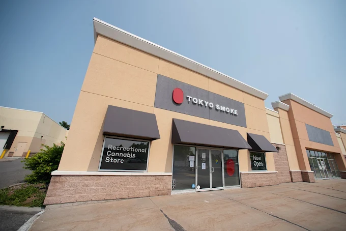 Tokyo Smoke - Orleans Mer-Bleue store front