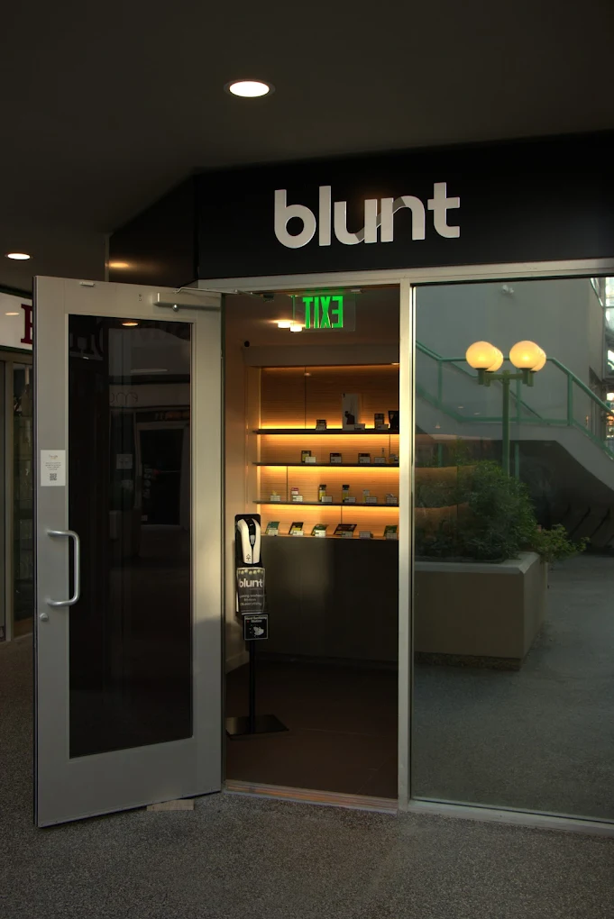 Blunt Cannabis Store - Blunt Cannabis Store store front