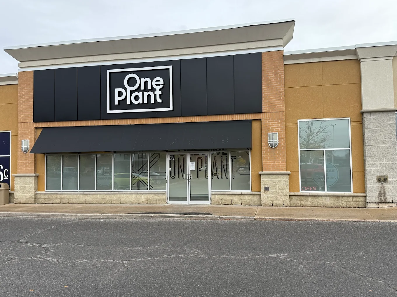 One Plant - Ottawa - Orleans store front