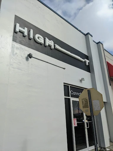 High Tea Cannabis Co - High Tea Cannabis Co - Brampton store front