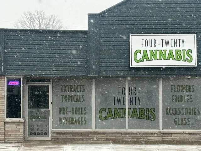 Four-Twenty Cannabis - Four-Twenty Cannabis Elmvale store front