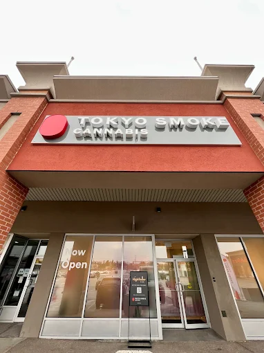 Tokyo Smoke - Tokyo Smoke - Aurora Yonge store front