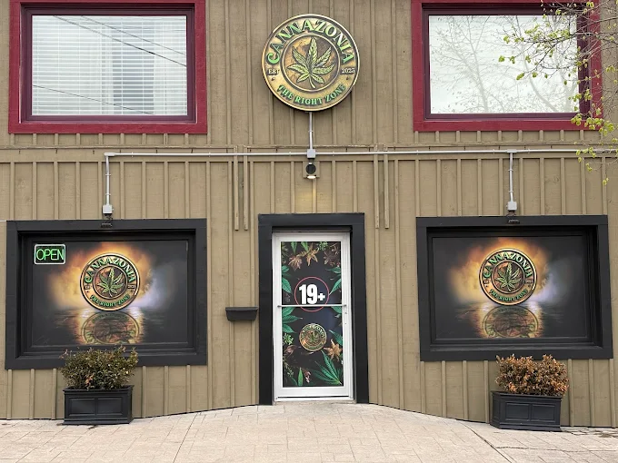 Cannazonia Cannabis - Cannazonia Cannabis - Napanee store front