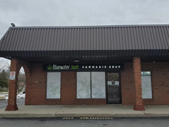 HighLife - High Life Cannabis Co - Sarnia store front