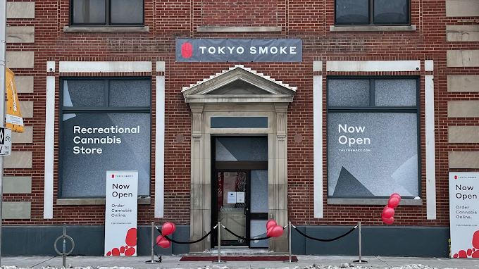 Tokyo Smoke - Tokyo Smoke - 979 Bloor W store front