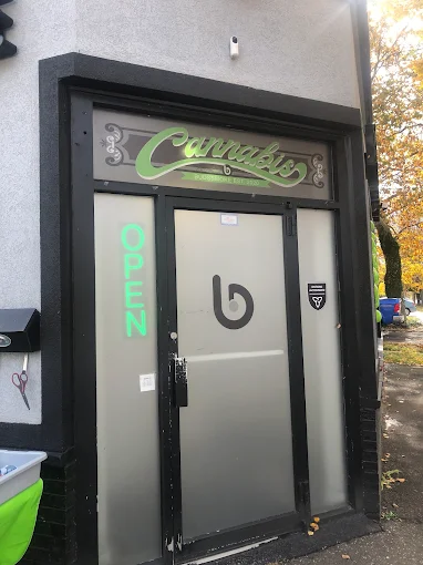 BUDSSMOKE - BUDSSMOKE - St Catharines store front