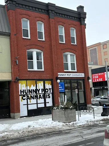 Hunny Pot Cannabis - Byward Market store front