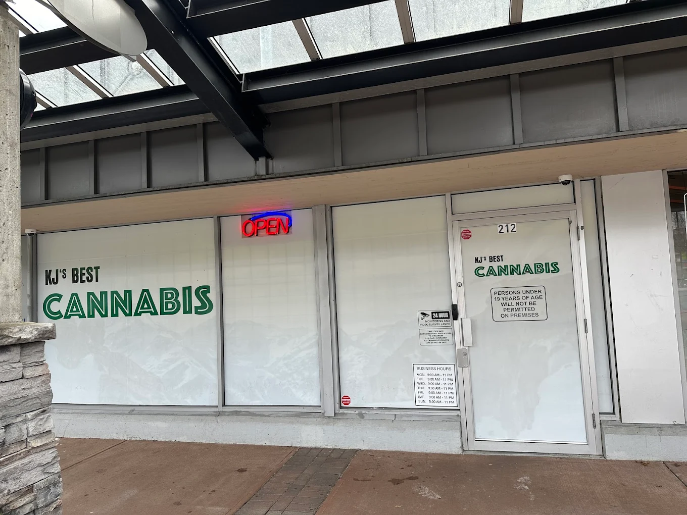 KJ's Best Cannabis - KJ's Best Cannabis - Mission store front