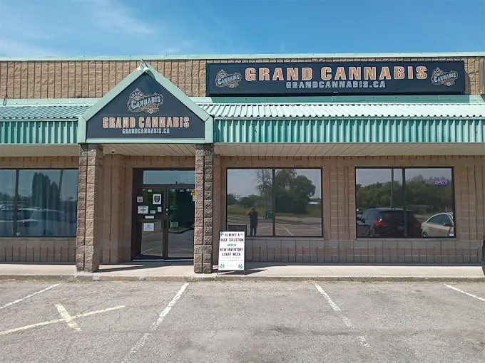 Grand Cannabis - Grand Cannabis - Fonthill store front